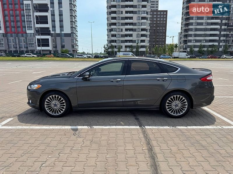 Седан Ford Fusion 2015 в Коростене