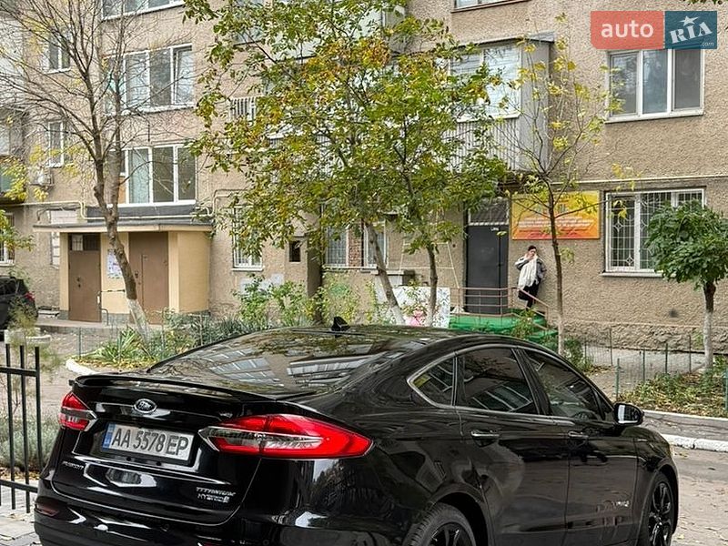 Седан Ford Fusion 2019 в Одесі