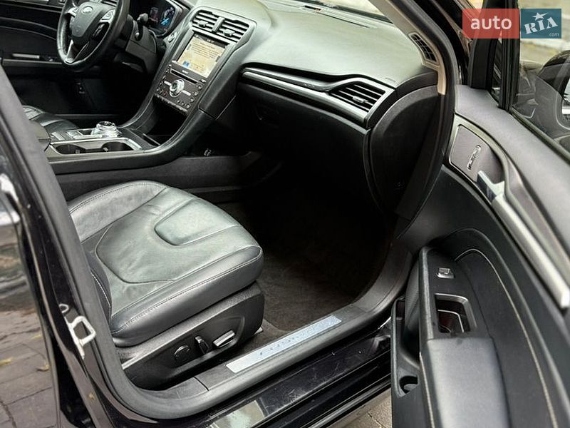 Седан Ford Fusion 2019 в Одесі