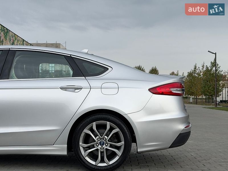 Седан Ford Fusion 2019 в Одесі