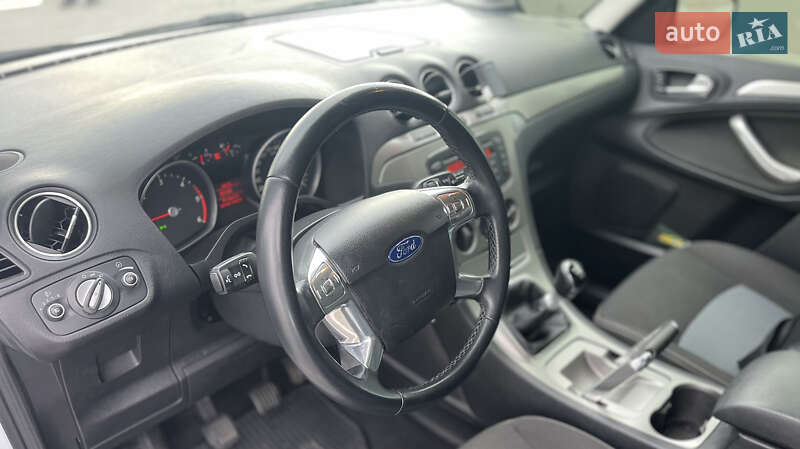 Минивэн Ford Galaxy 2011 в Киеве