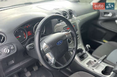 Минивэн Ford Galaxy 2011 в 