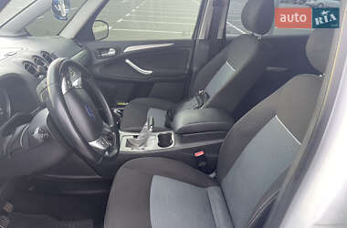 Минивэн Ford Galaxy 2011 в 