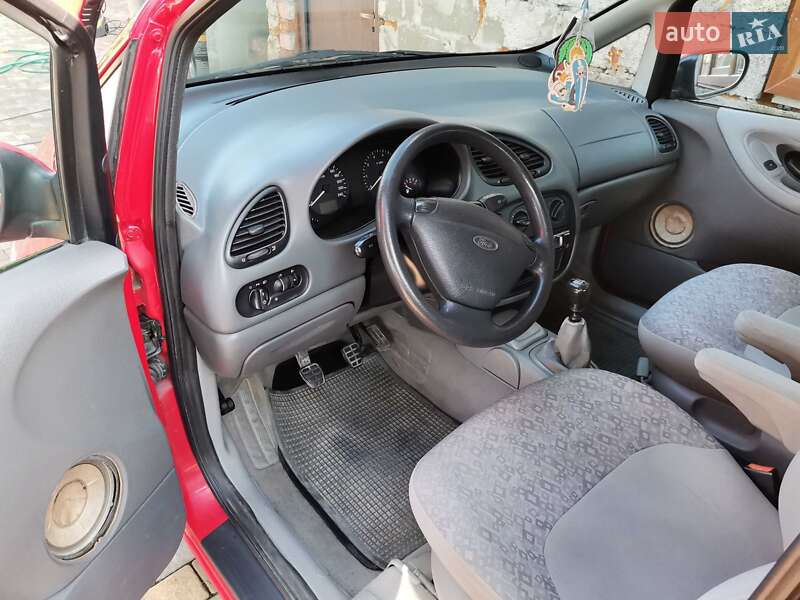 Минивэн Ford Galaxy 2000 в Ужгороде