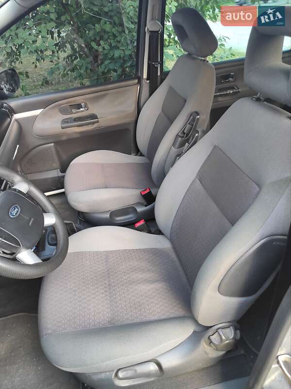 Минивэн Ford Galaxy 2004 в Волочиске