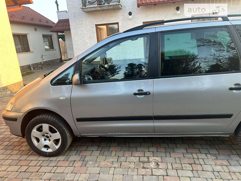 Минивэн Ford Galaxy 2004 в Новоселице