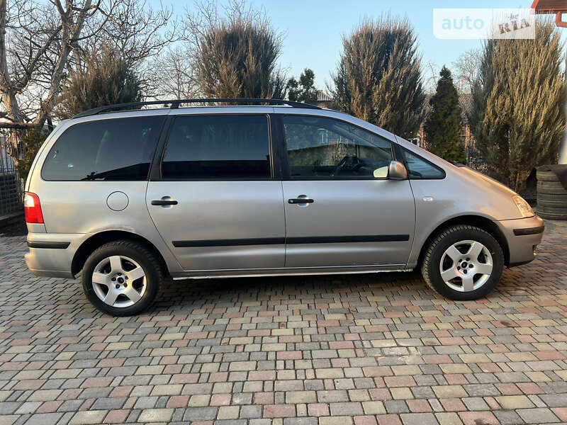 Минивэн Ford Galaxy 2004 в Новоселице