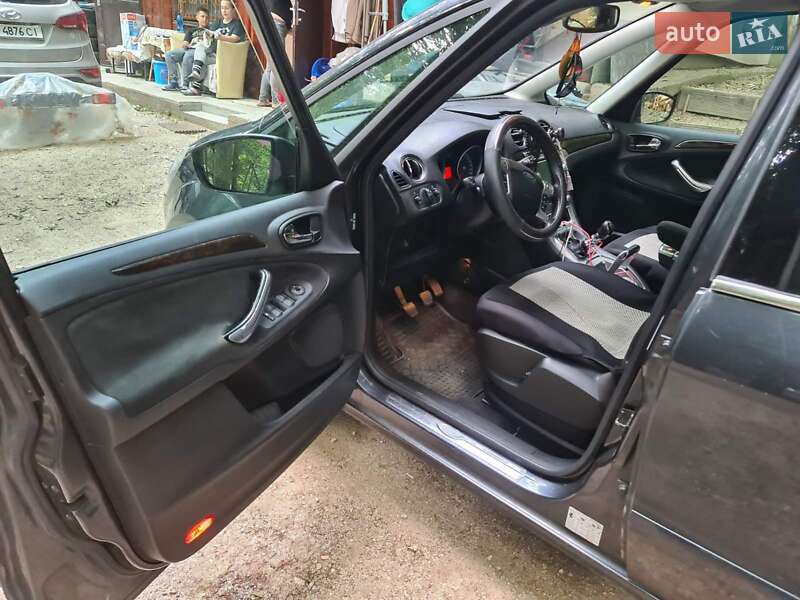Мінівен Ford Galaxy 2006 в Мукачевому
