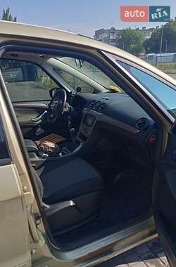 Минивэн Ford Galaxy 2006 в 