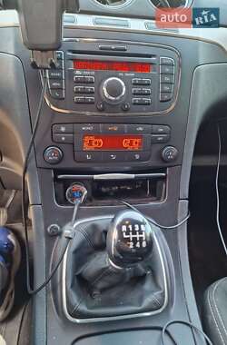 Минивэн Ford Galaxy 2011 в 