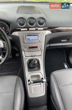 Минивэн Ford Galaxy 2010 в 