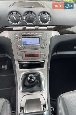 Минивэн Ford Galaxy 2010 в 