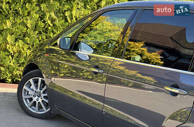 Минивэн Ford Galaxy 2010 в 