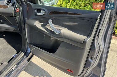 Минивэн Ford Galaxy 2010 в 
