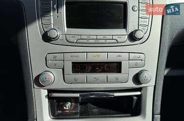 Минивэн Ford Galaxy 2010 в 