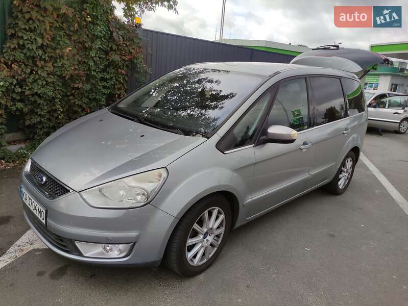 Минивэн Ford Galaxy 2009 в 