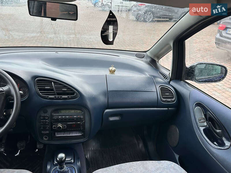 Мінівен Ford Galaxy 2000 в Сарнах