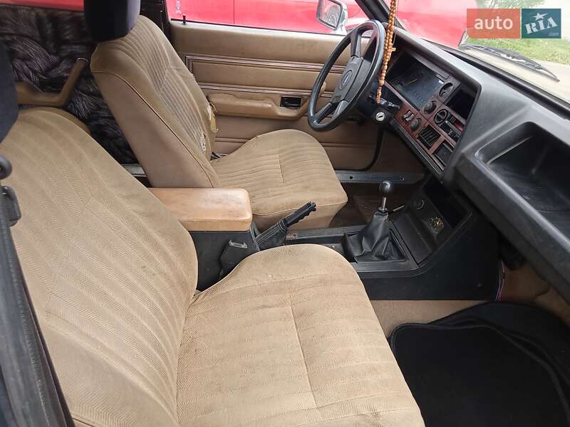 Седан Ford Granada 1979 в Дубно