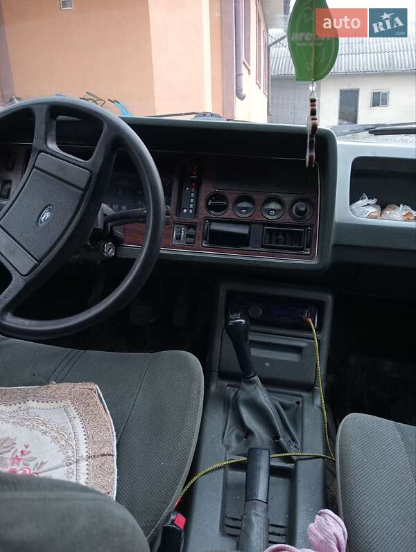 Седан Ford Granada 1982 в Черновцах