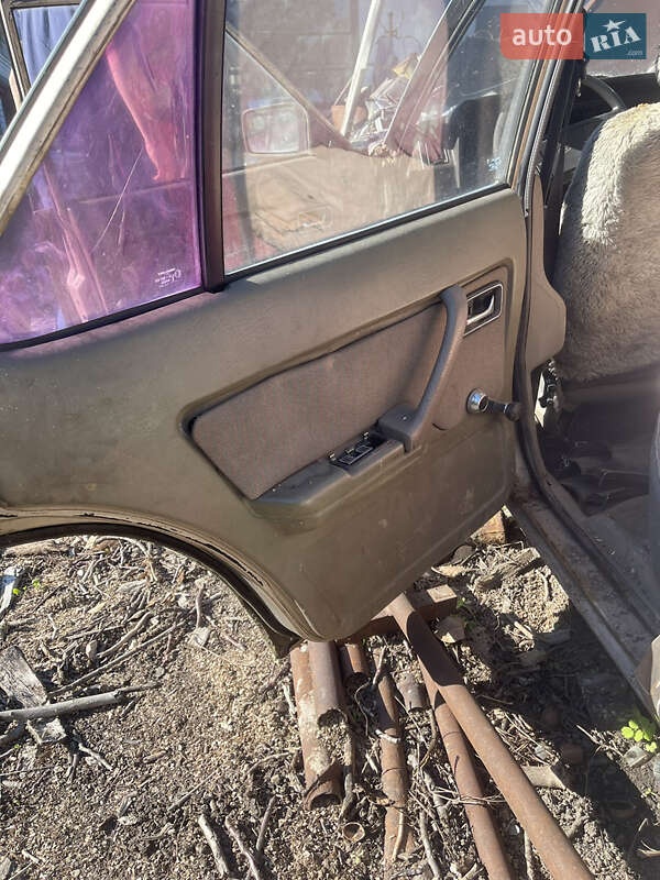 Седан Ford Granada 1983 в Голованевске