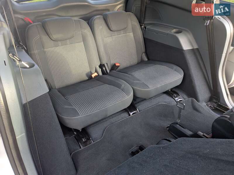 Мінівен Ford Grand C-Max 2010 в Радивиліві