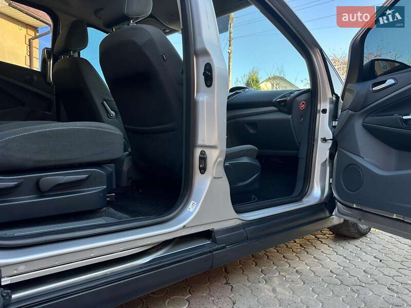 Мінівен Ford Grand C-Max 2011 в Чернівцях