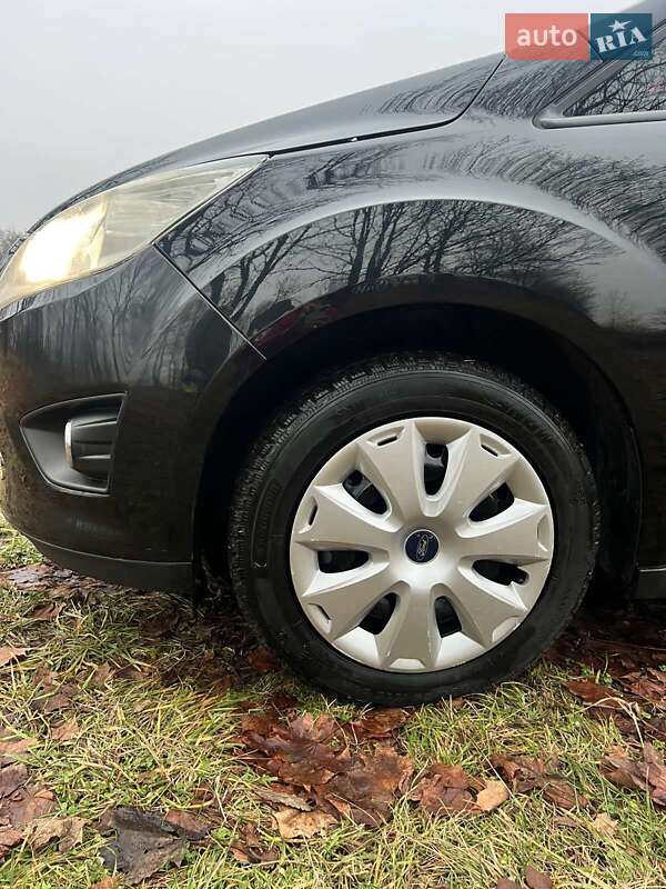 Минивэн Ford Grand C-Max 2011 в Городке