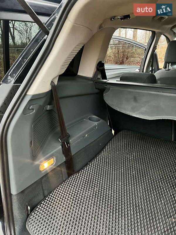 Минивэн Ford Grand C-Max 2011 в Городке