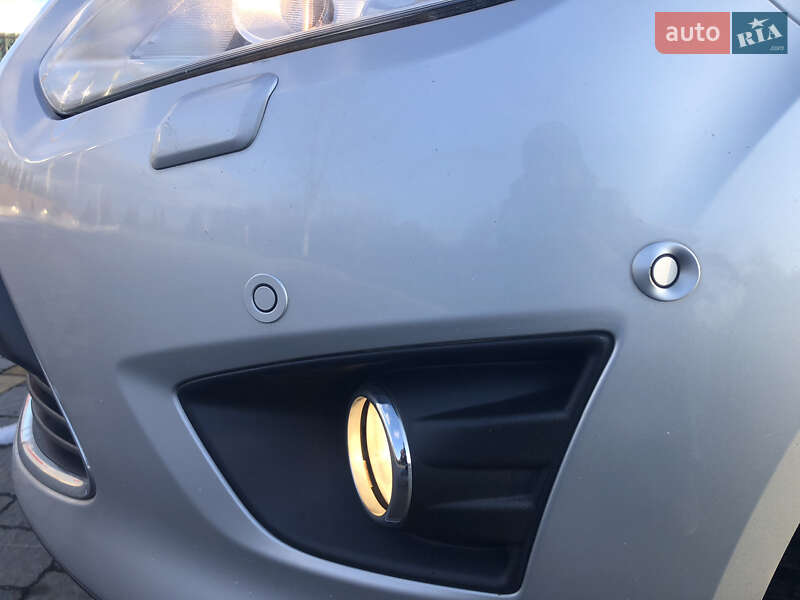 Минивэн Ford Grand C-Max 2010 в Мукачево