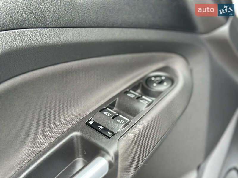 Минивэн Ford Grand C-Max 2017 в Дрогобыче