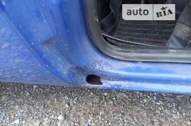 Хетчбек Ford KA 2001 в 