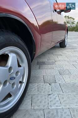 Хэтчбек Ford KA 1996 в 