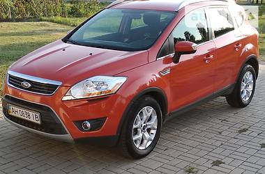 Позашляховик / Кросовер Ford Kuga 2012 в 