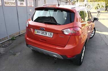 Позашляховик / Кросовер Ford Kuga 2012 в 