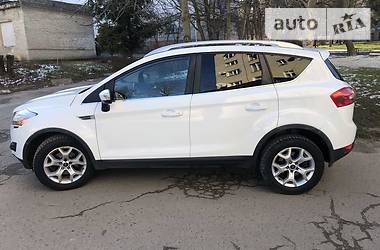 Позашляховик / Кросовер Ford Kuga 2010 в 