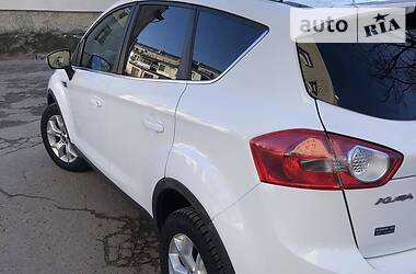 Позашляховик / Кросовер Ford Kuga 2010 в 