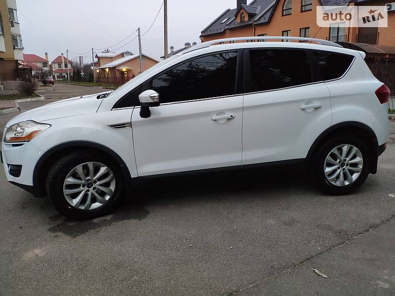Позашляховик / Кросовер Ford Kuga 2013 в Києві