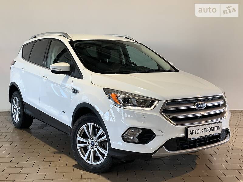 Позашляховик / Кросовер Ford Kuga 2017 в Києві
