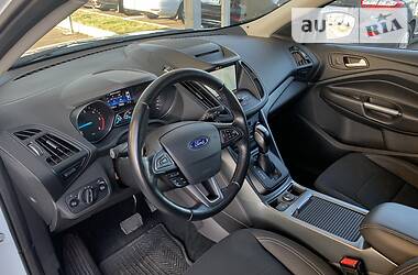 Позашляховик / Кросовер Ford Kuga 2017 в Києві