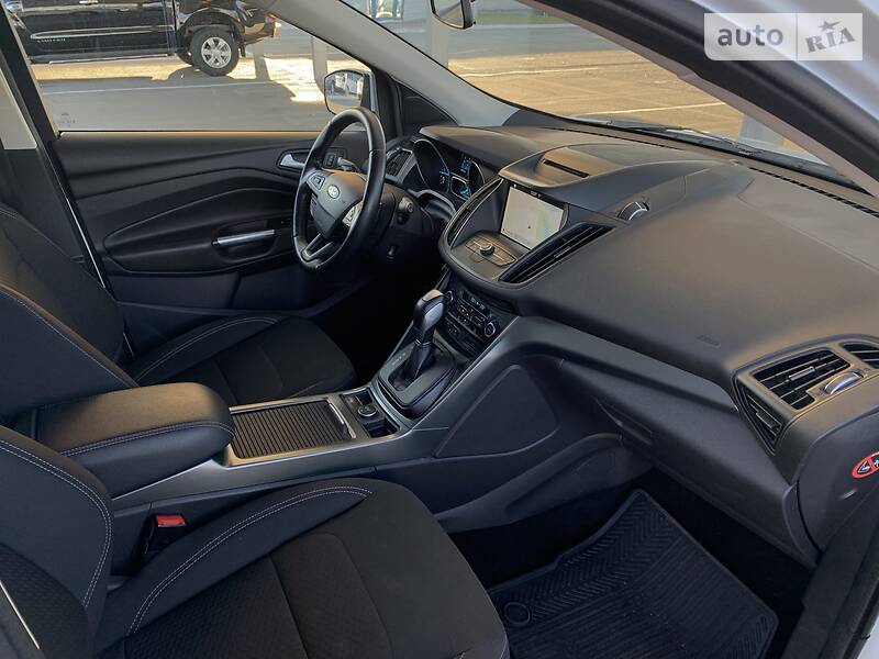 Позашляховик / Кросовер Ford Kuga 2017 в Києві