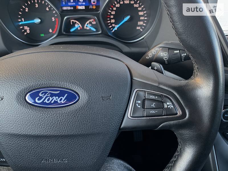 Позашляховик / Кросовер Ford Kuga 2017 в Києві