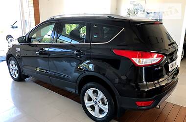 Позашляховик / Кросовер Ford Kuga 2015 в 