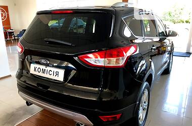 Позашляховик / Кросовер Ford Kuga 2015 в 