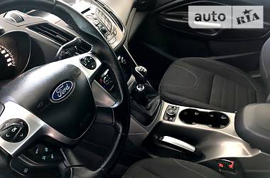 Позашляховик / Кросовер Ford Kuga 2015 в 