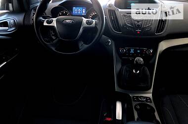 Позашляховик / Кросовер Ford Kuga 2015 в 