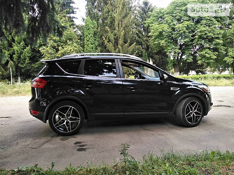 Позашляховик / Кросовер Ford Kuga 2012 в Луцьку