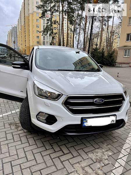 Внедорожник / Кроссовер Ford Kuga 2017 в Киеве