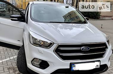 Внедорожник / Кроссовер Ford Kuga 2017 в 