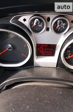 Внедорожник / Кроссовер Ford Kuga 2011 в 