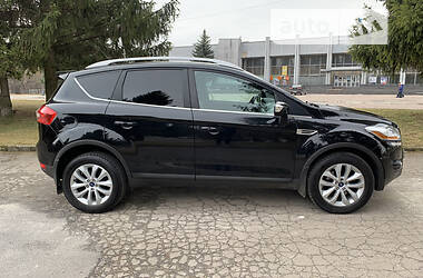 Внедорожник / Кроссовер Ford Kuga 2012 в 